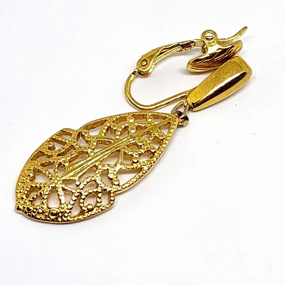 SINGLE EARRING - Vintage Trifari Gold Filigree Dangle Clip Earring Replacement